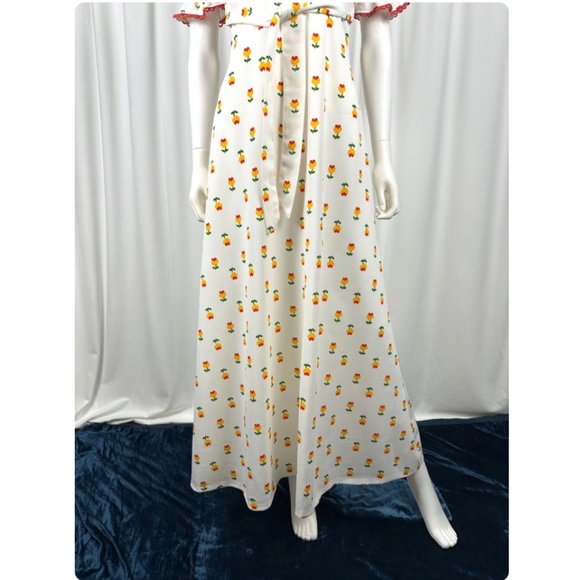 Vintage 1960’s 1970’s Floral Maxi Dress in Dusty White with Red Smocking • XS/S - Picture 4 of 10